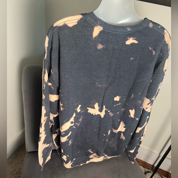 XL New York Yankees sweatshirt. Bleach dyed. NYY. Excellent condition! Cute! - Picture 7 of 8